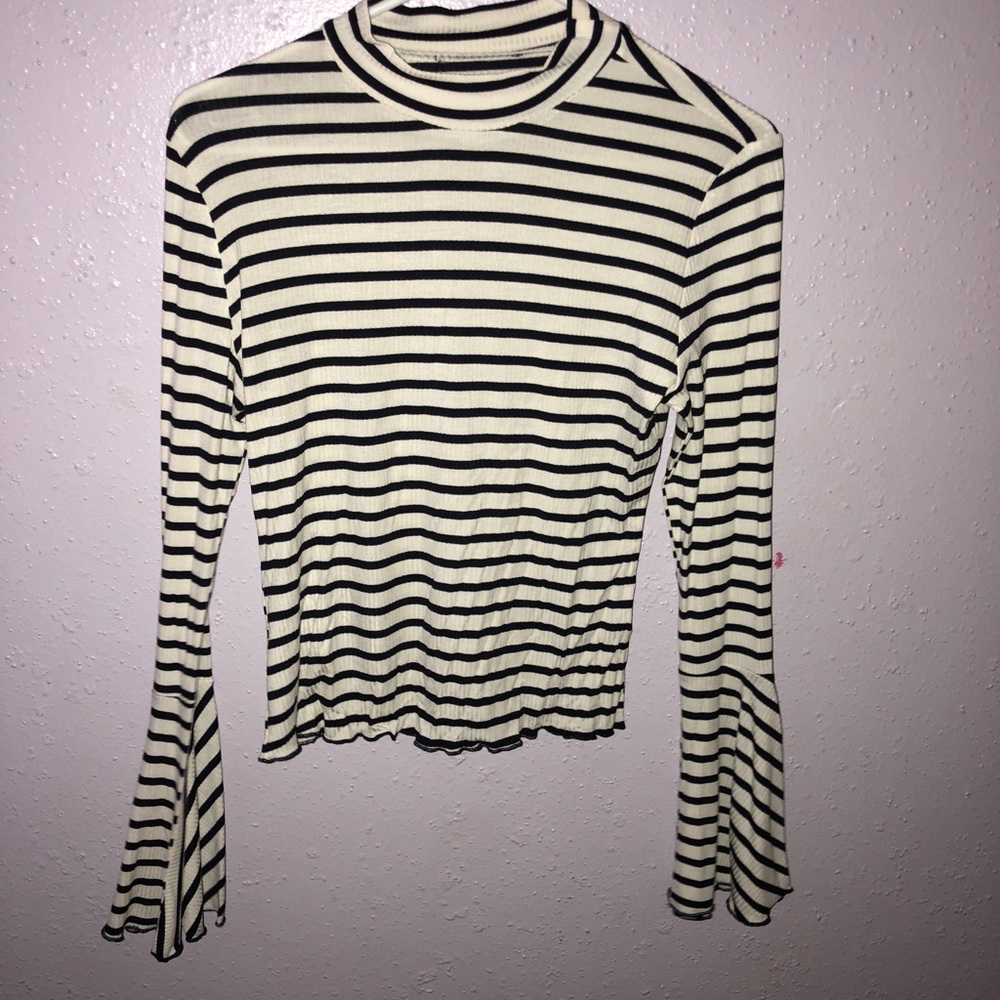 bell sleeve crop top.